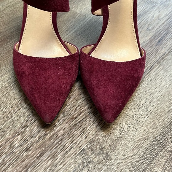 Vince Camuto Carlotte Pointy Toe Pump - Picture 6 of 12